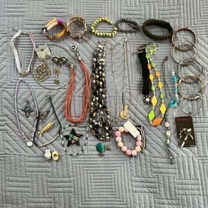 Lot of costume jewellery